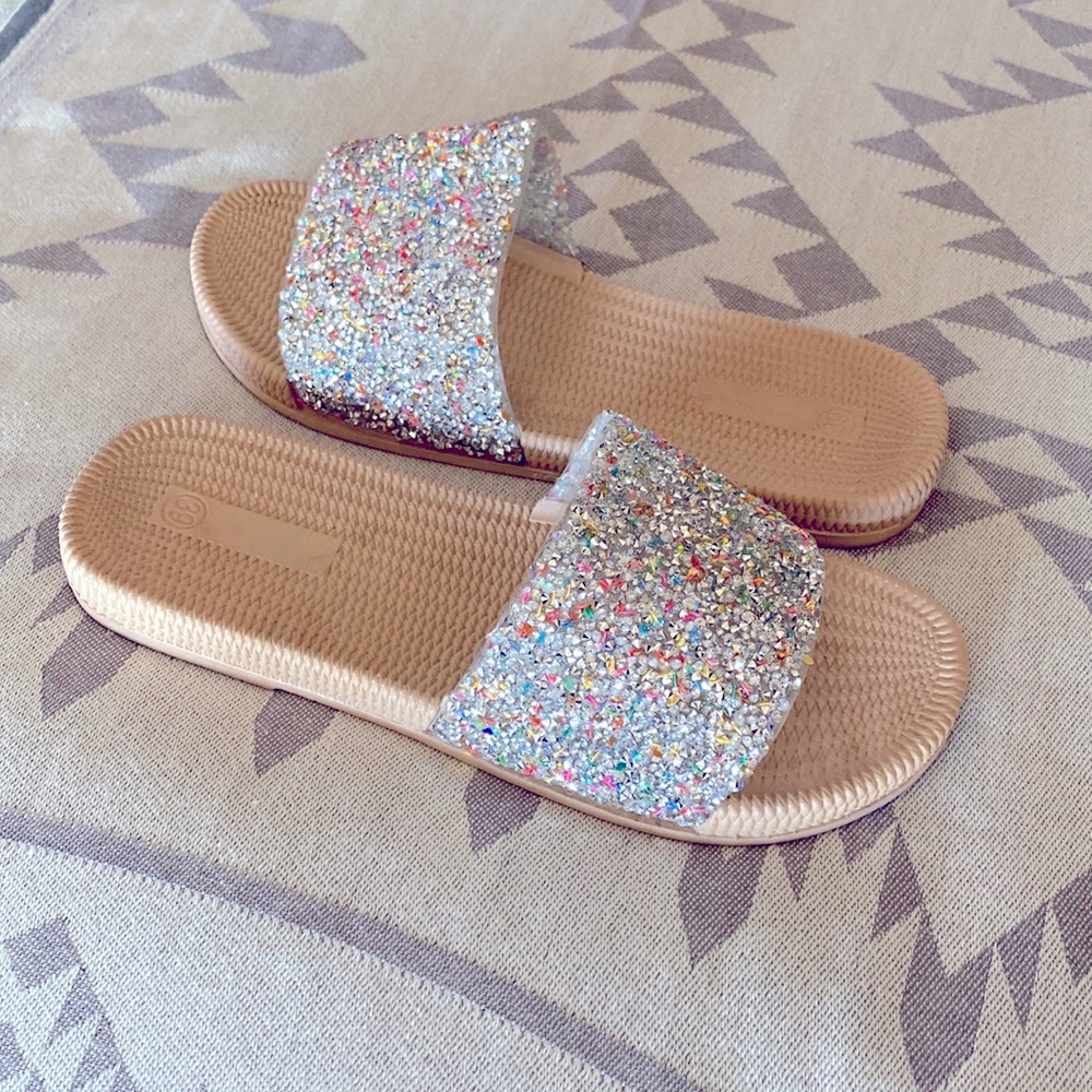 Cute glittery sandals for summer!
